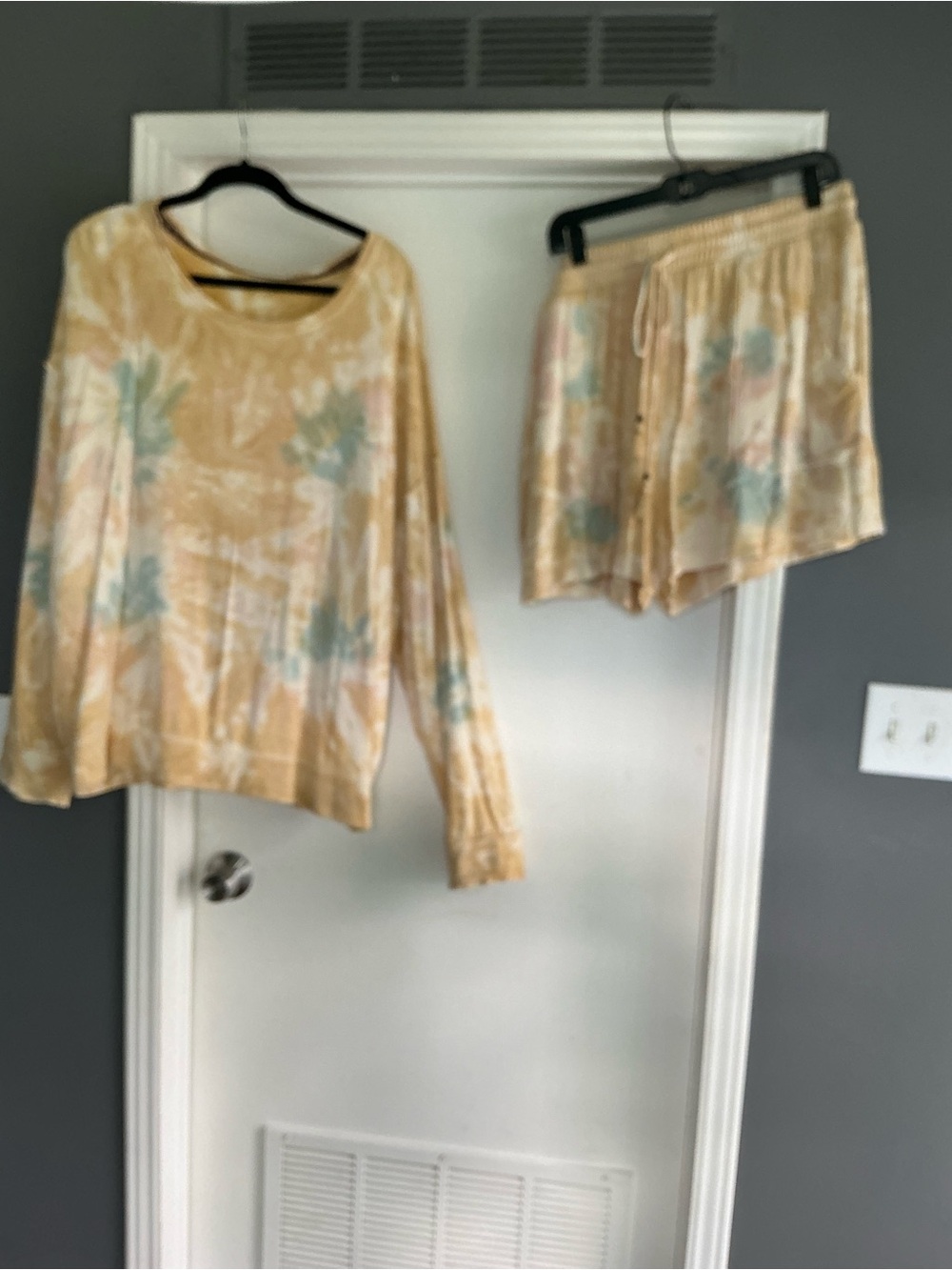 Women’s 2 pc XL shorts/3X top soft knit Tie-Dye set